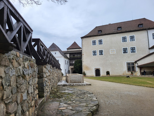 Kavárna Kousek - Gastronomie a pohostinství