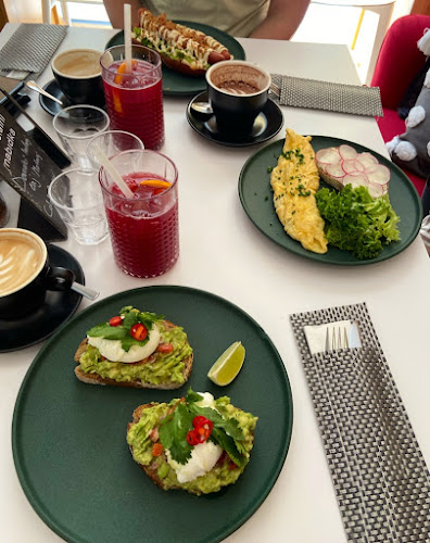 Opinii despre Pilot Cafe Letná în Praha - Gastronomie a pohostinství