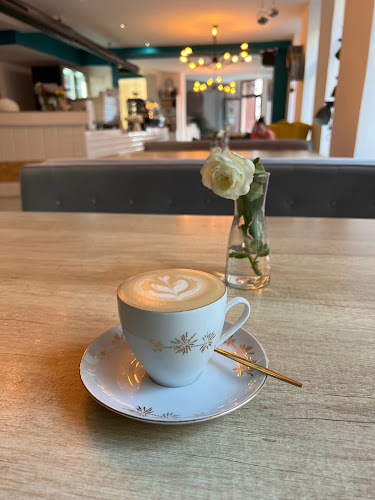 Comentarii opinii despre HUGO kavárna