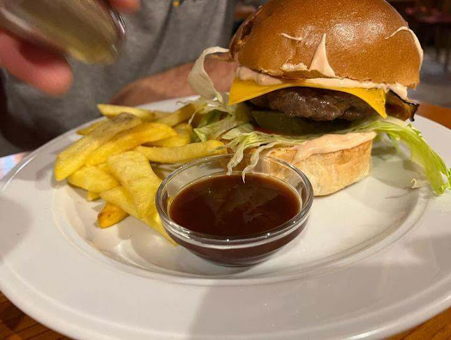 Opinii despre Restaurace & pizzerie Na Koupališti în Letovice - Gastronomie a pohostinství