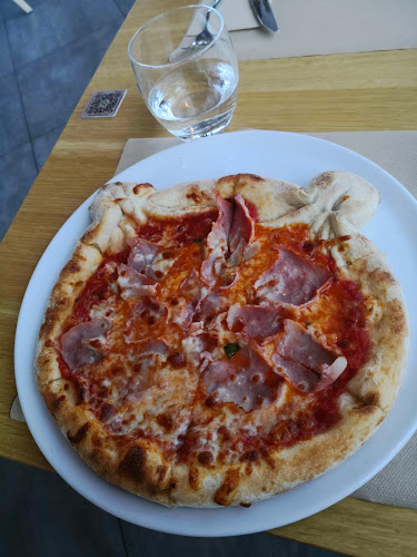 Gočárova tř. 1754, 500 02 Hradec Králové 2