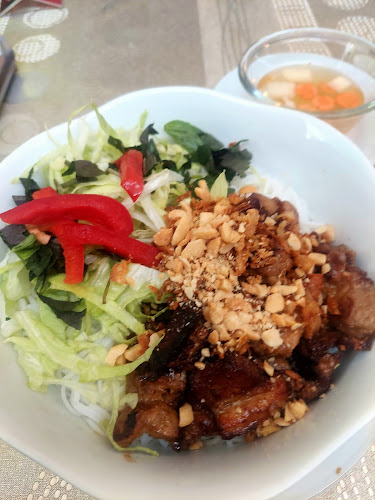 Nem Việt - Gastronomie a pohostinství