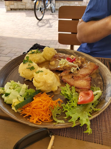 Restaurace A Cukrárna U Pastvů - Dvůr Králové nad Labem