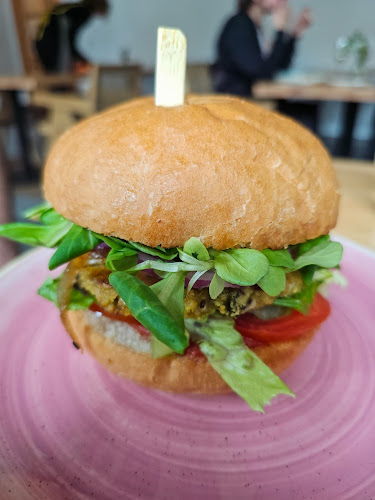 CHUTNEJ vegan kitchen & café