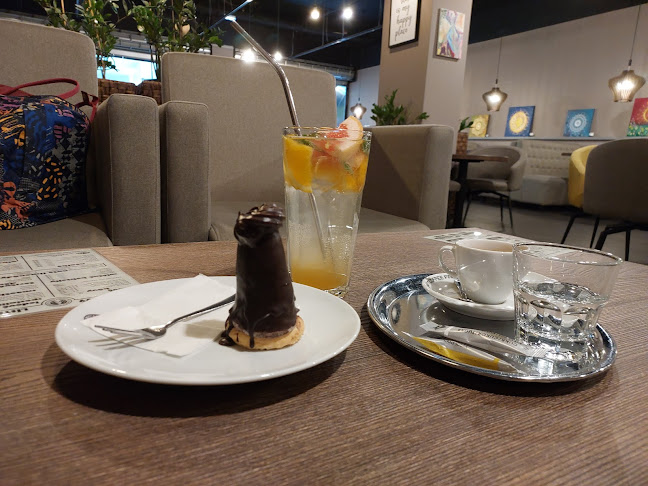 Opinii despre Craft Coffee Factory OC Lužiny în Praha 13 - Gastronomie a pohostinství