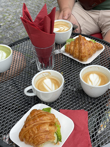 Opinii despre French Bakery La Brioche în Praha - Gastronomie a pohostinství