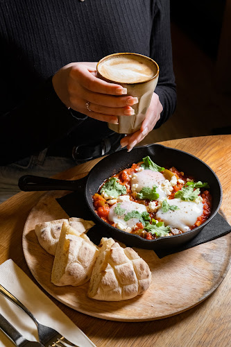 Opinii despre FUEL bistro în Karlín - Gastronomie a pohostinství