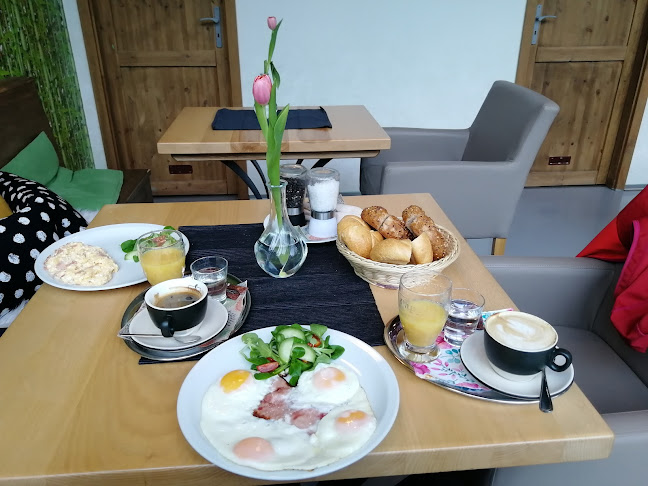 Opinii despre 4est CAFE în Ostrava - Gastronomie a pohostinství