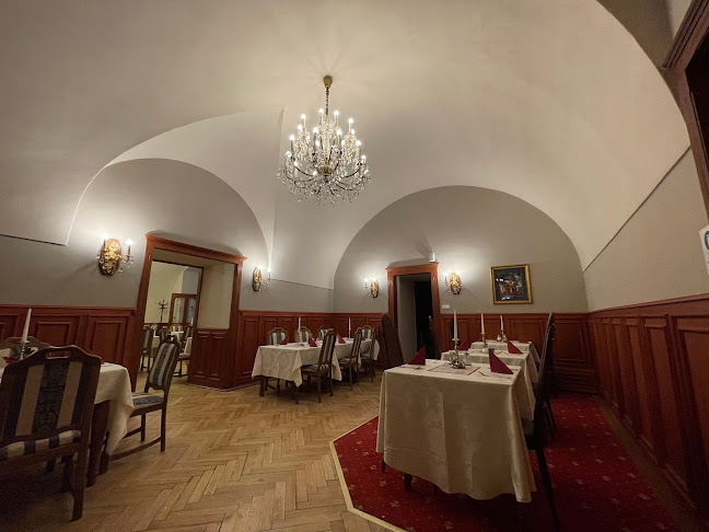 Opinii despre Zámecká restaurace Hrubá Skála în Hrubá Skála - Gastronomie a pohostinství