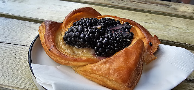 KRO COFFEE VINOHRADY - COFFEE & BAKERY - Gastronomie a pohostinství