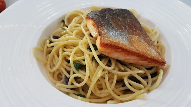 Opinii despre Tančící dům - Ginger & Fred Restaurant în Nové Město - Gastronomie a pohostinství