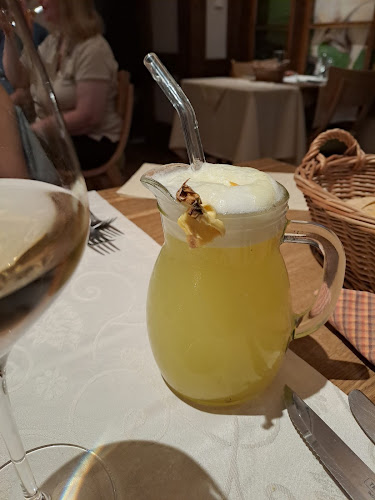 Bílá kráva - steaky a francouzská venkovská kuchyně - Gastronomie a pohostinství