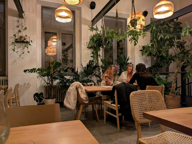 Opinii despre CHUTNEJ vegan kitchen & café în Praha - Gastronomie a pohostinství