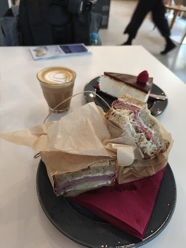 Pilot Cafe Letná - Gastronomie a pohostinství