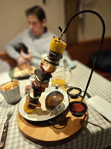 Opinii despre Mama Lucy în Staré Město - Gastronomie a pohostinství