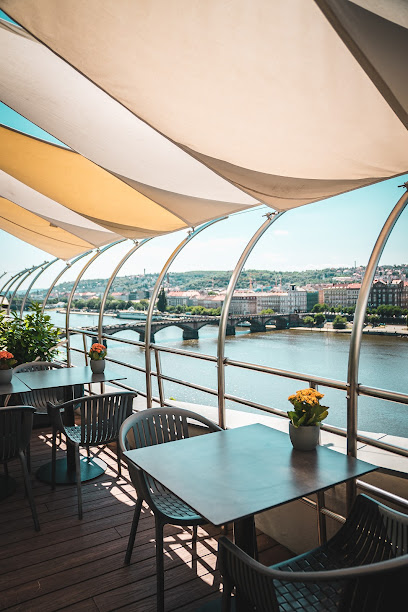 Tančící dům - Ginger & Fred Restaurant