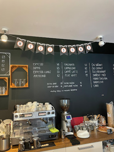 Opinii despre Komunitní centrum a kavárna MEZI DOMY în Praha - Gastronomie a pohostinství