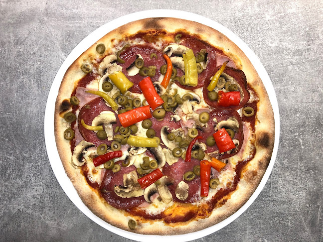 Restaurace a pizza na hřišti