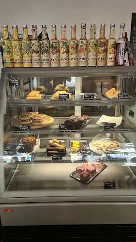 PICCADILLY STORE & CAFFE - Gastronomie a pohostinství