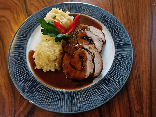 Opinii despre Restaurace U Tenisu în Praha - Gastronomie a pohostinství