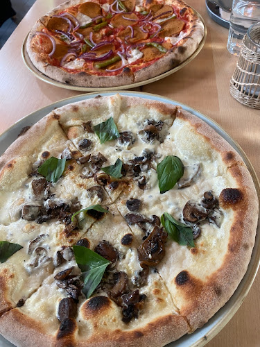 Opinii despre CHUTNEJ vegan kitchen & café în Praha - Gastronomie a pohostinství