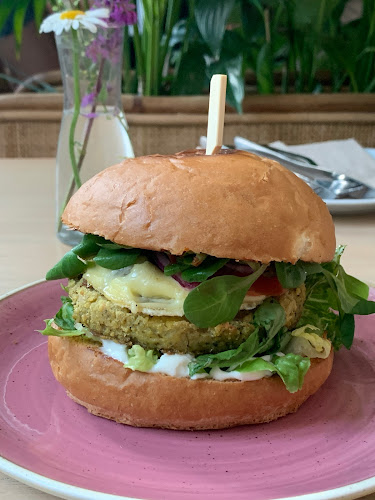 Letohradská 755/50, 170 00 Praha 7-Holešovice