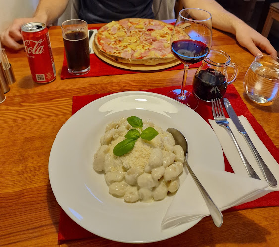 La Piccolina - restaurace a pizzerie - Gastronomie a pohostinství