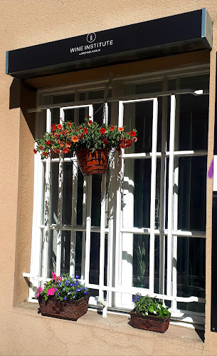 Wine institute - vinotéka a winebar