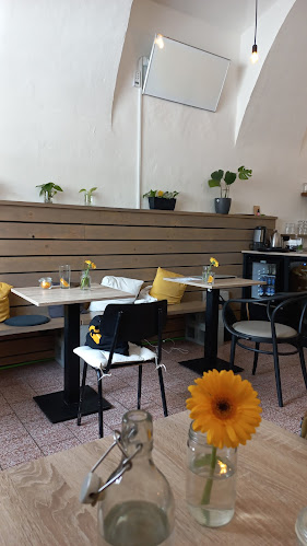 KAFE NAPROTI - Gastronomie a pohostinství