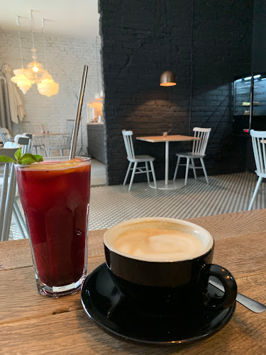 Opinii despre Phill's Twenty7 în Praha - Gastronomie a pohostinství