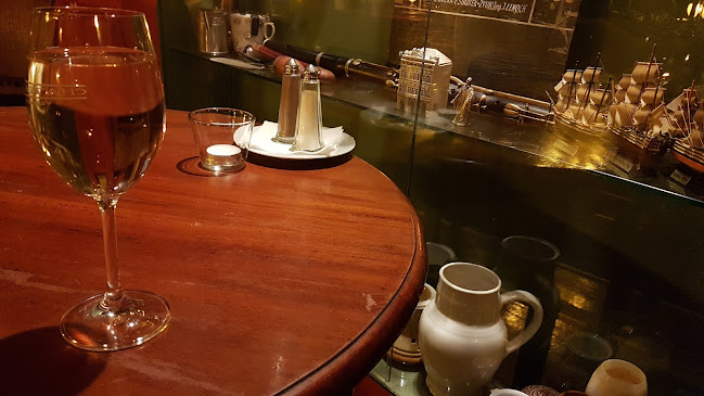 Křižíkova 208/55, 186 00 Praha 8-Karlín