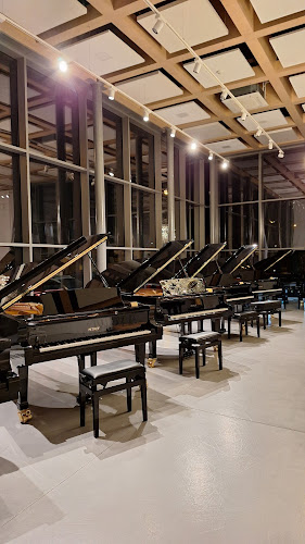 Opinii despre Petrof Café în Nový Hradec Králové - Gastronomie a pohostinství