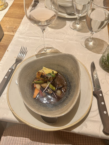 Bílá kráva - steaky a francouzská venkovská kuchyně - Gastronomie a pohostinství