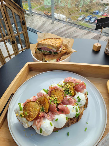 Opinii despre Coffee Trail Garden în Brno - Gastronomie a pohostinství