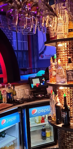 TWO FACES - Gastronomie a pohostinství