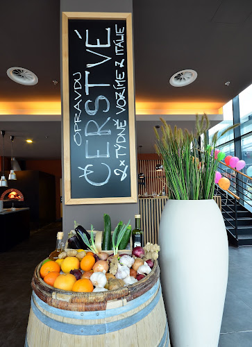 Opinii despre Pizza Coloseum OC Karolina în Ostrava - Gastronomie a pohostinství