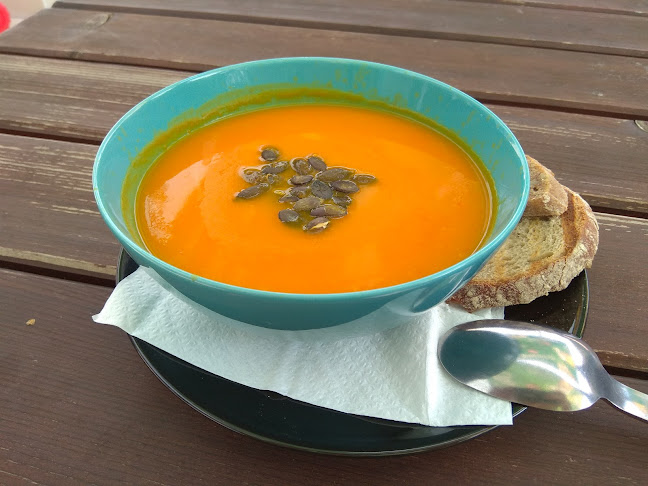 Opinii despre Komunitní centrum a kavárna MEZI DOMY în Praha - Gastronomie a pohostinství