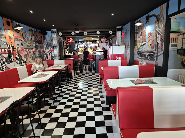 Opinii despre Retro - kavárna, snídaně a koktejlový bar în Zlín - Gastronomie a pohostinství