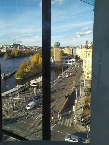 Tančící dům - Ginger & Fred Restaurant - Nové Město