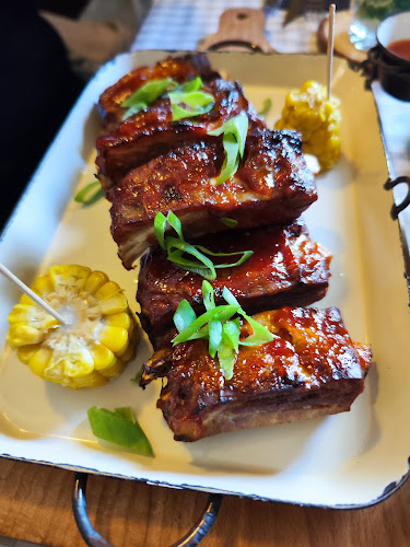 Opinii despre Mama Lucy în Staré Město - Gastronomie a pohostinství