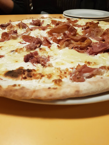 Opinii despre Sport Café Pizzeria în Liberec - Gastronomie a pohostinství