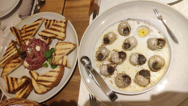 Bílá kráva - steaky a francouzská venkovská kuchyně - Gastronomie a pohostinství