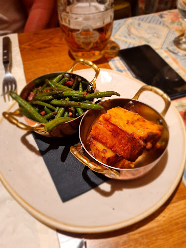 Bílá kráva - steaky a francouzská venkovská kuchyně - Gastronomie a pohostinství