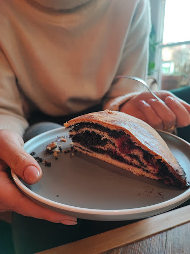 VERONIKA. The Cook & Baker.