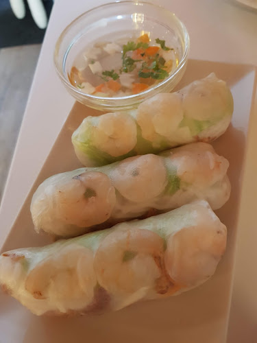 Nem Việt - Gastronomie a pohostinství