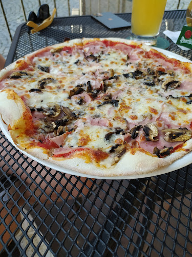 Opinii despre La Famiglia în Šternberk - Gastronomie a pohostinství