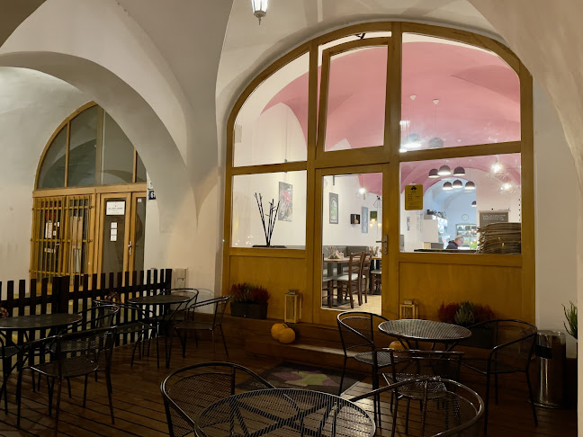 61, Velké nám. 112, 767 01 Kroměříž