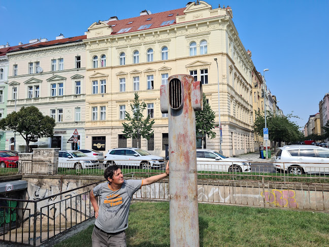 Opinii despre Royale Pershing Casino Bar în Praha - Gastronomie a pohostinství