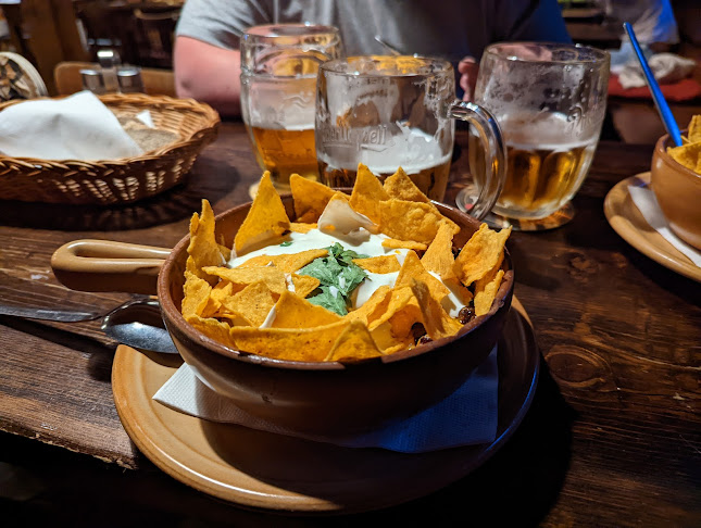 Vchod z Frýdlantské nad kinem Varšava, Železná 249/1, 460 01 Liberec