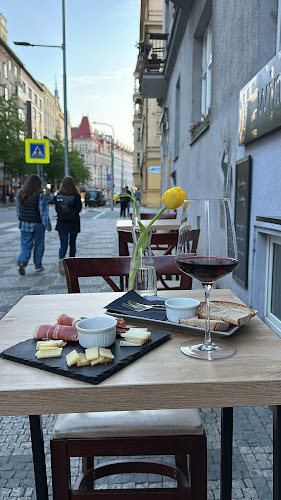 Comentarii opinii despre PINOT wine spot